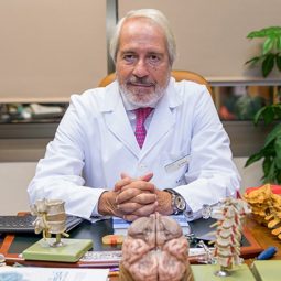 Dr. Francisco Villarejo - Jefe del departamento de Neurocirugía del Hospital La Luz de Madrid